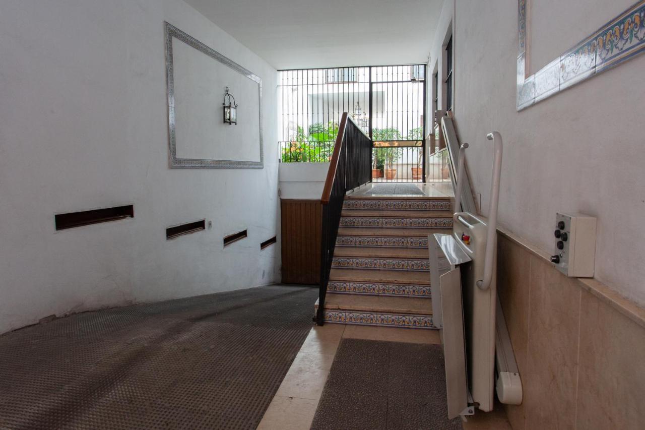 Pikis Apartment Center 1 Sevilla Eksteriør bilde