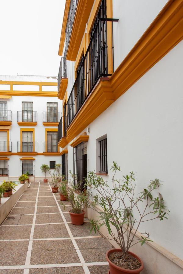 Pikis Apartment Center 1 Sevilla Eksteriør bilde